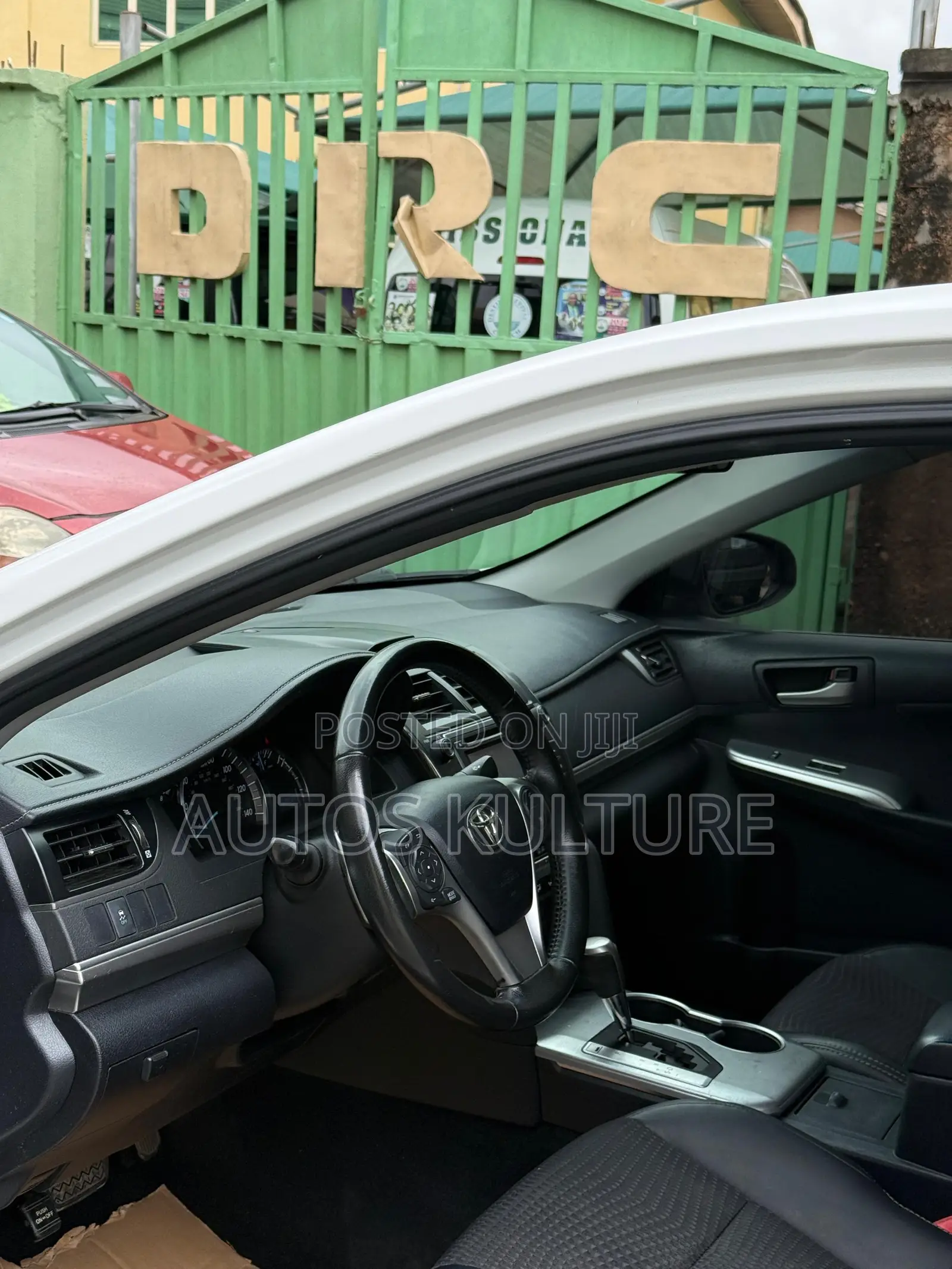 Toyota Camry SE 4dr Sedan (2.5L 4cyl 6A) 2012 White