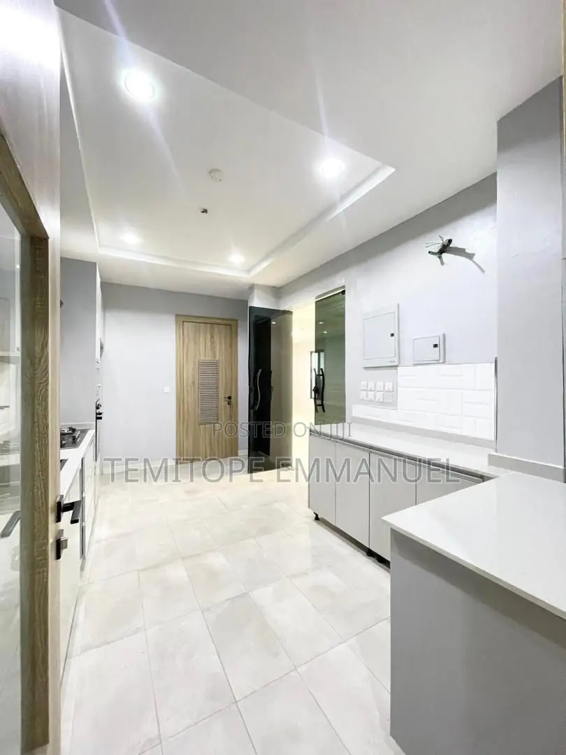 Furnished 3bdrm Apartment in Lekki Phase 1 for sale