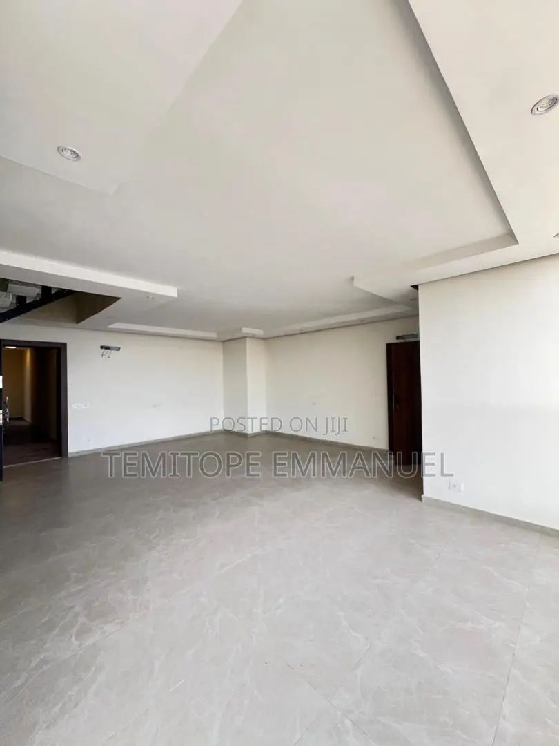 Furnished 4bdrm Penthouse in Victoria Island for sale