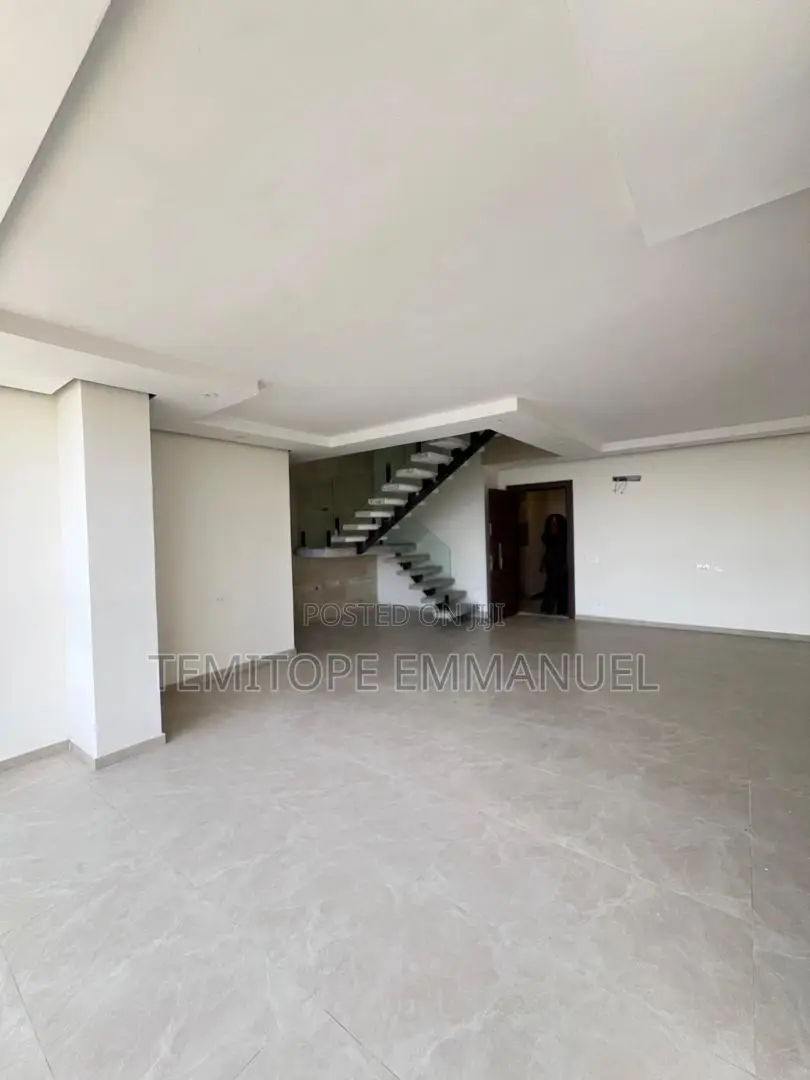 Furnished 4bdrm Penthouse in Victoria Island for sale