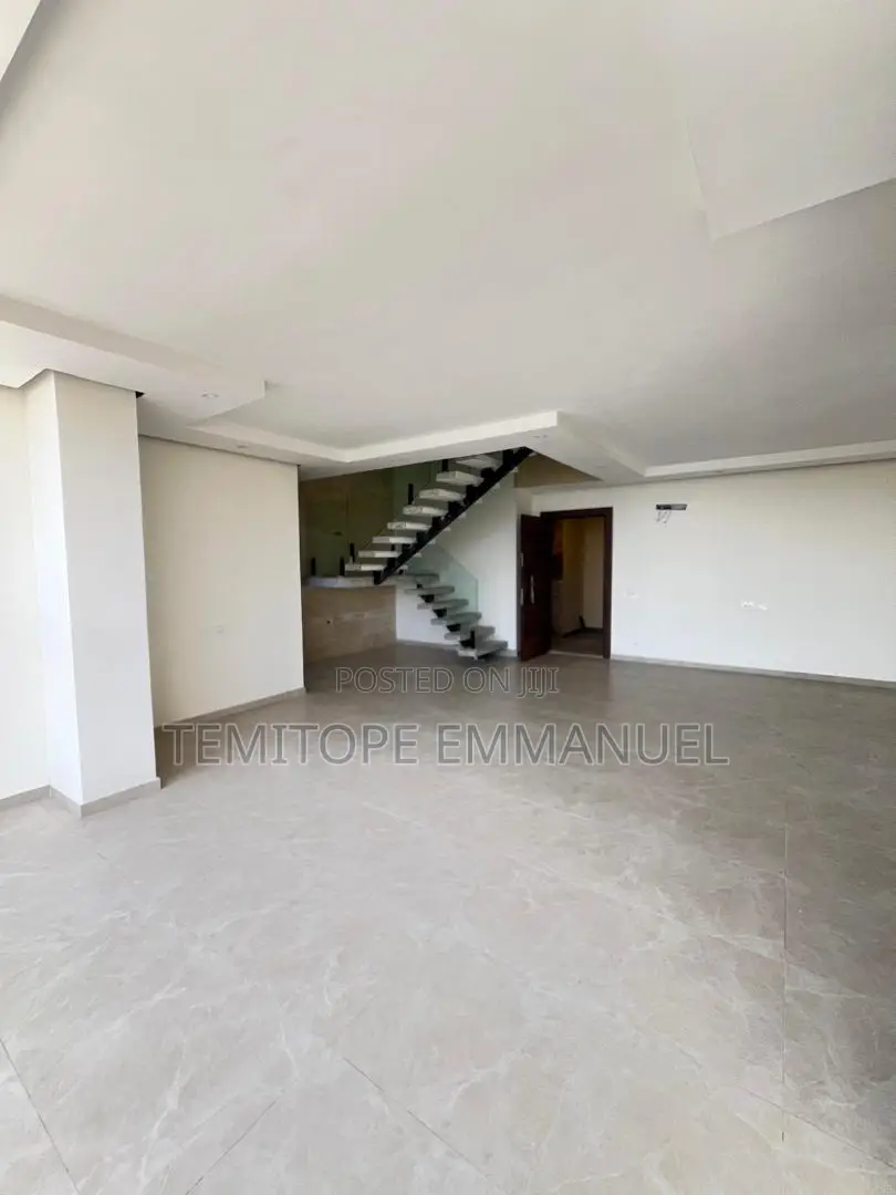 Furnished 4bdrm Penthouse in Victoria Island for sale