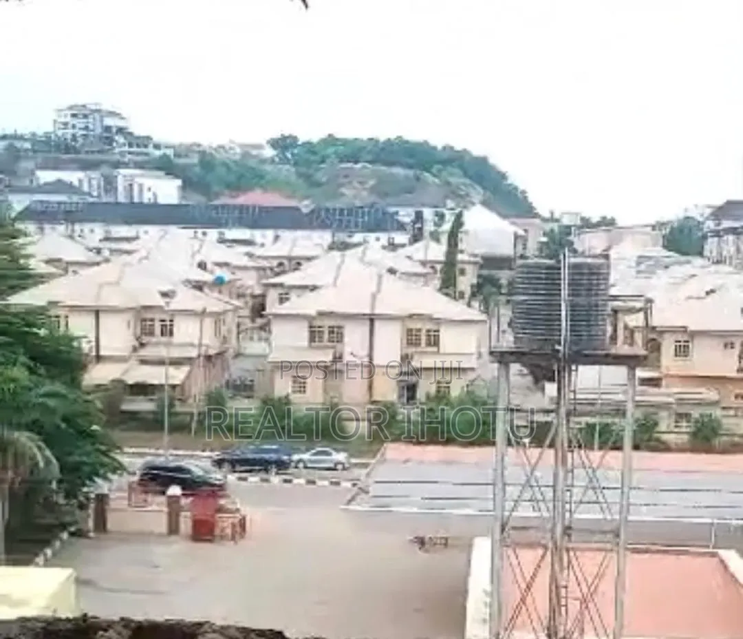 3bdrm Block of Flats in Mabushi for sale