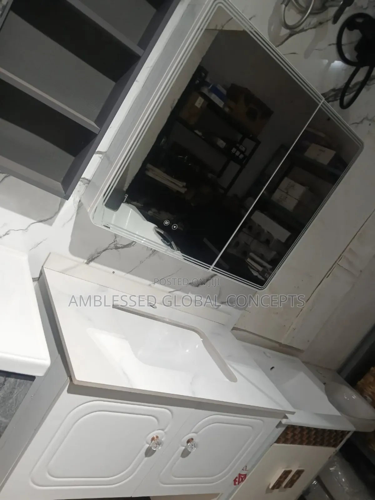 Excutive Dinner Carbinet With Mirror