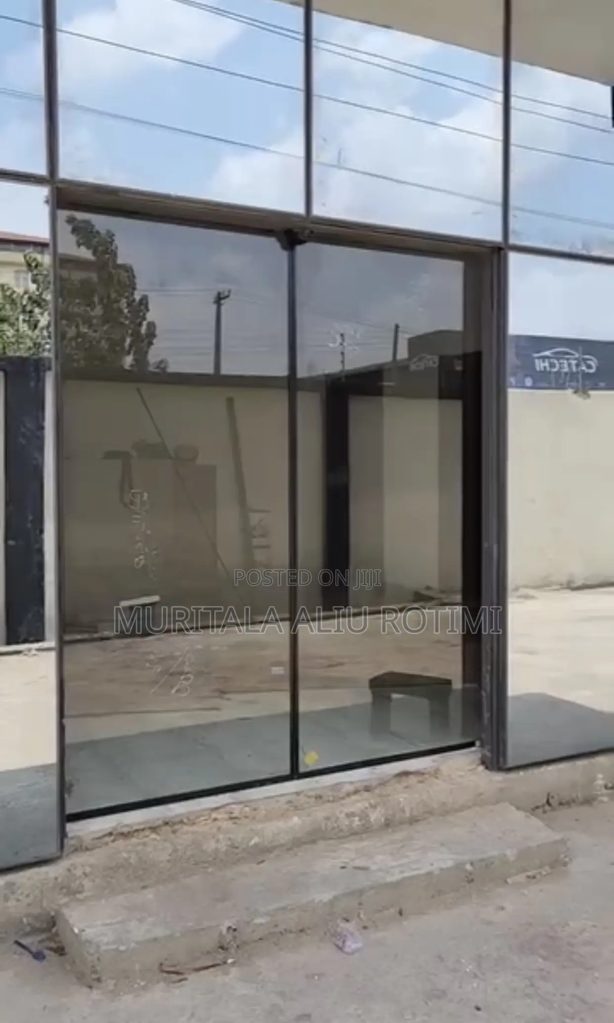 Frameless Office Partition