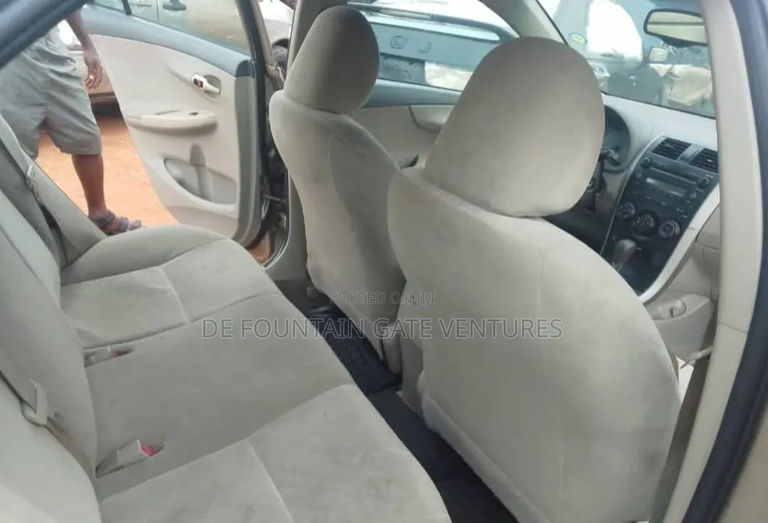 Toyota Corolla 2009 Gold