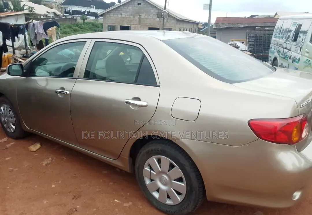 Toyota Corolla 2009 Gold