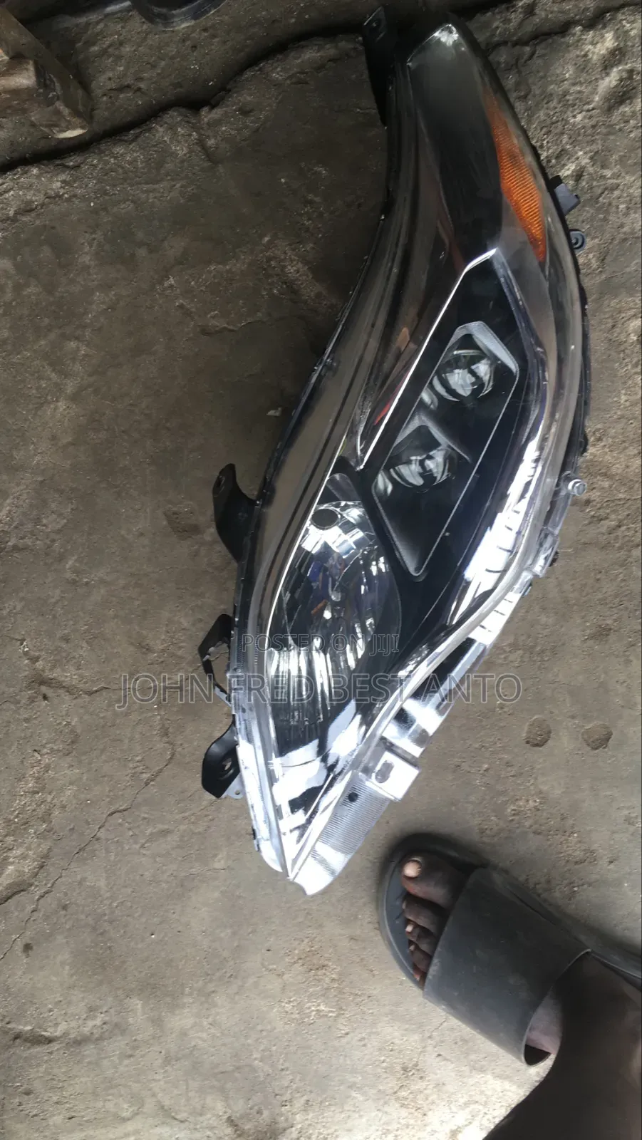 Rear Light Toyota Avalon 2014 Model