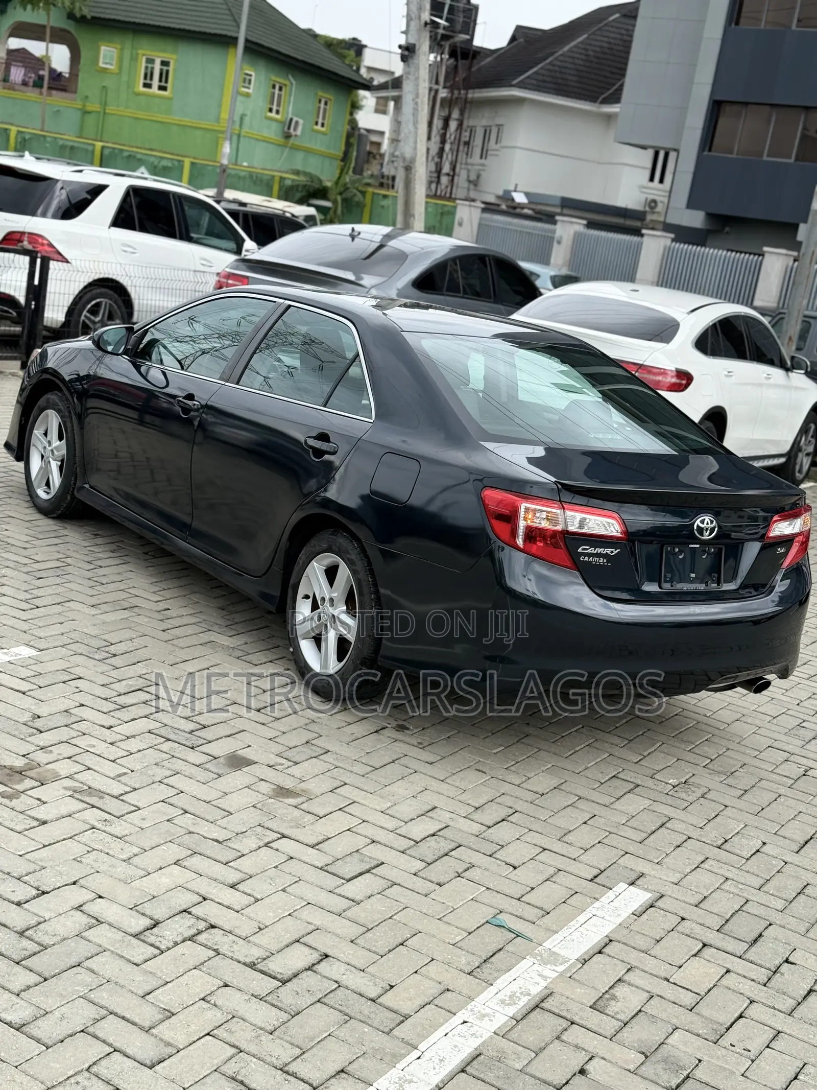 Toyota Camry SE 4dr Sedan (2.5L 4cyl 6A) 2014