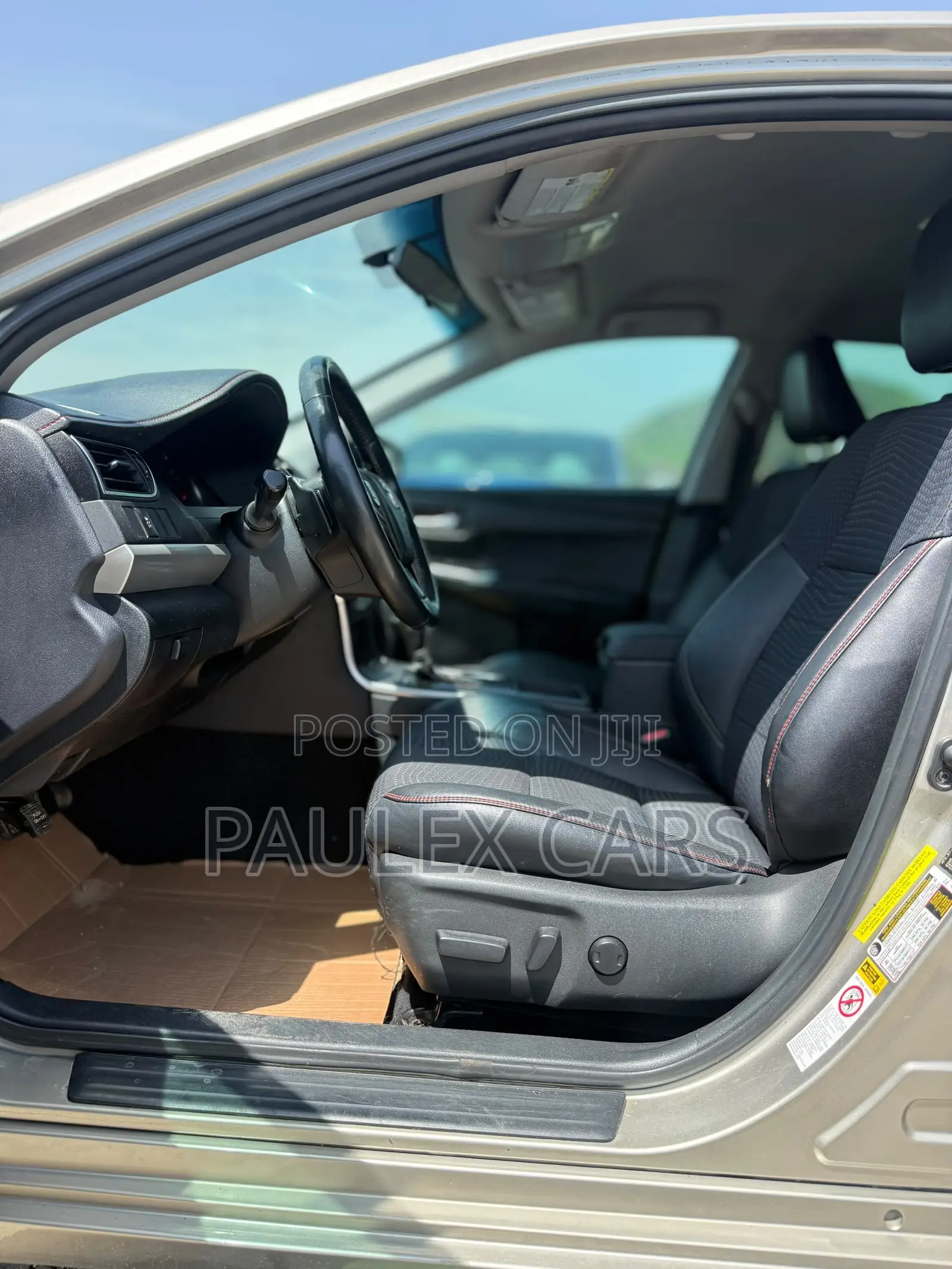 Toyota Camry SE 4dr Sedan (2.5L 4cyl 6A) 2016 Gold