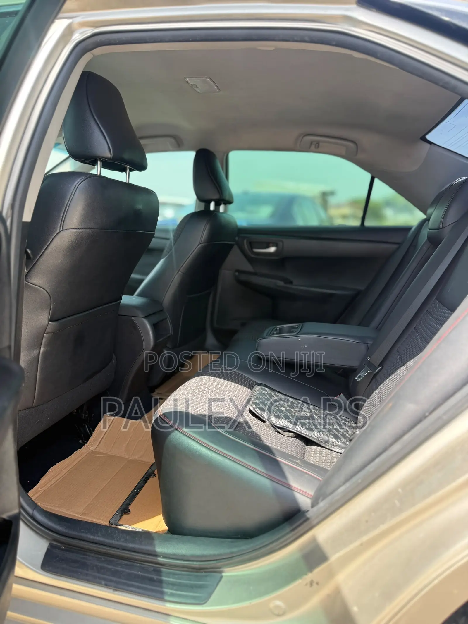 Toyota Camry SE 4dr Sedan (2.5L 4cyl 6A) 2016 Gold