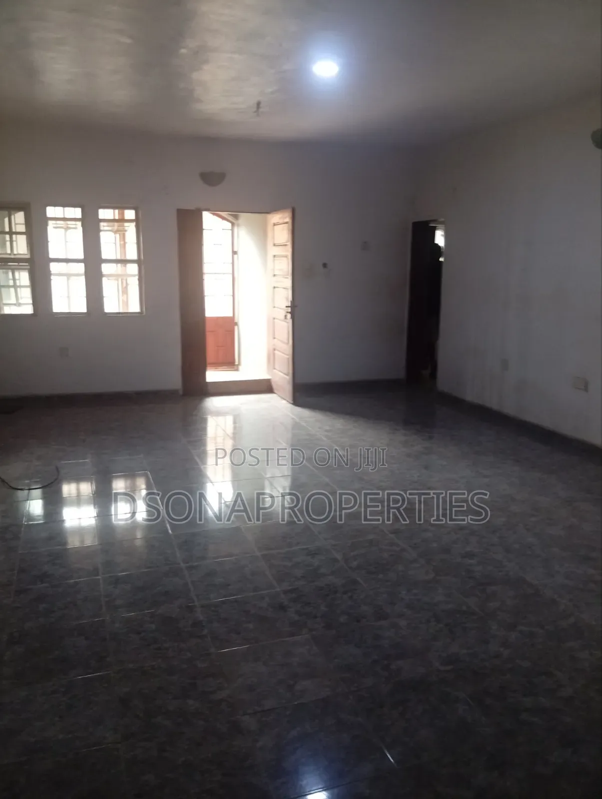 4bdrm Apartment in Monsol Close To, New Oko Oba for rent