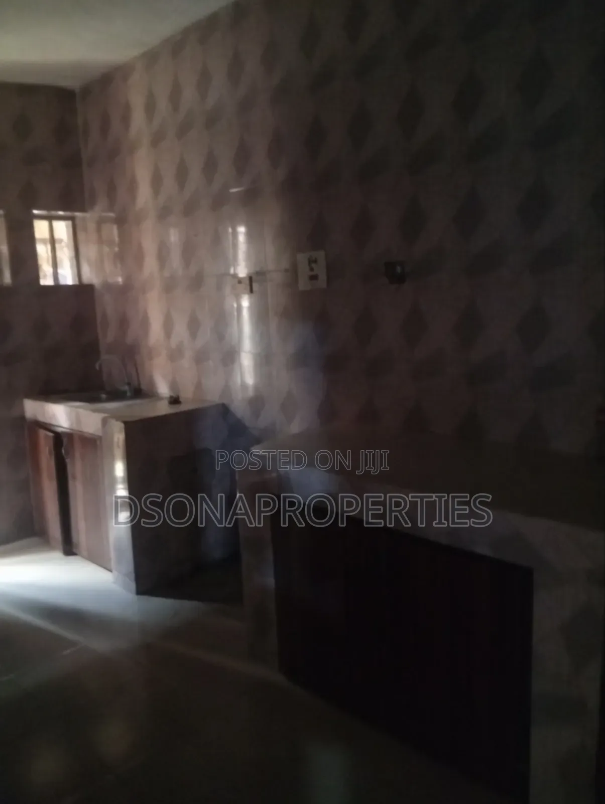 4bdrm Apartment in Monsol Close To, New Oko Oba for rent