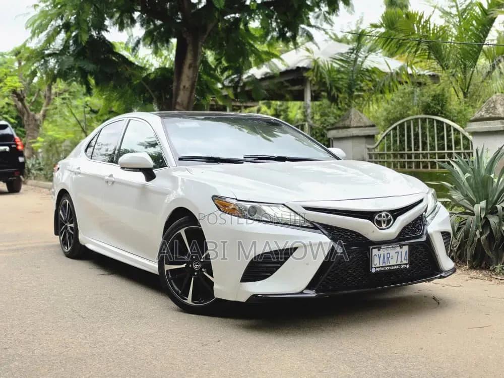 Toyota Camry XSE FWD (2.5L 4cyl 8AM) 2018 White