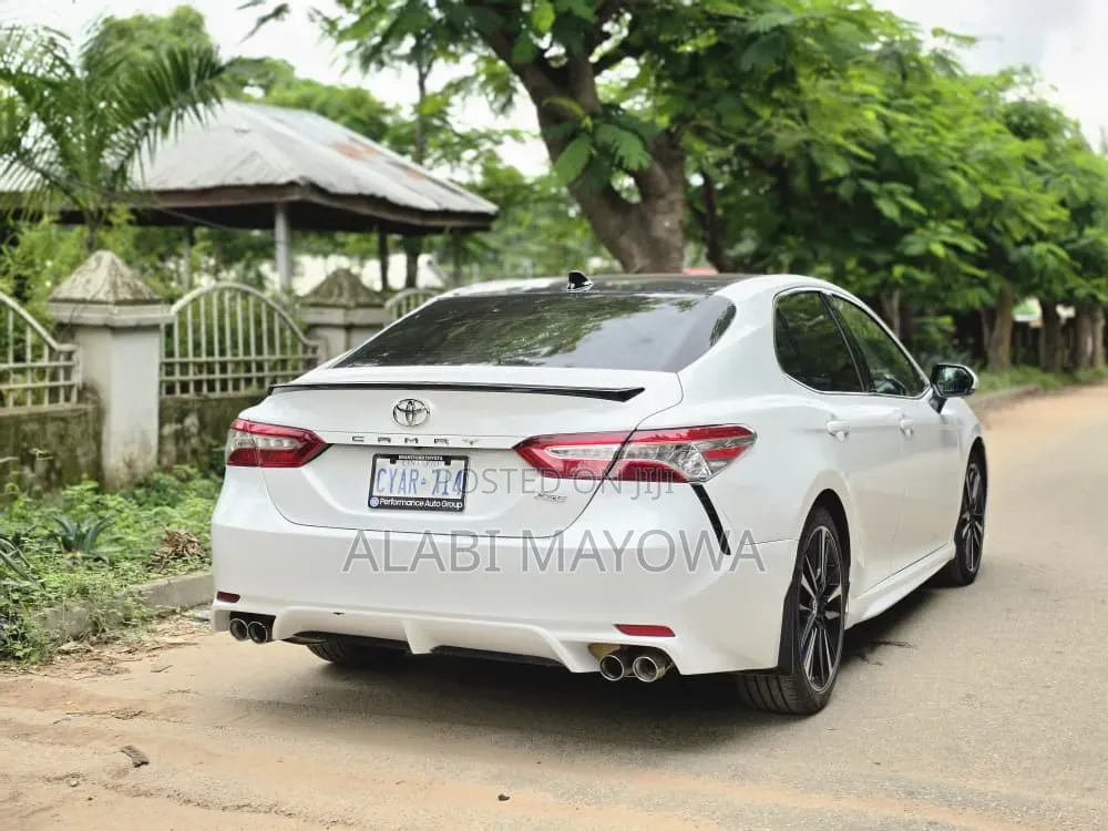 Toyota Camry XSE FWD (2.5L 4cyl 8AM) 2018 White