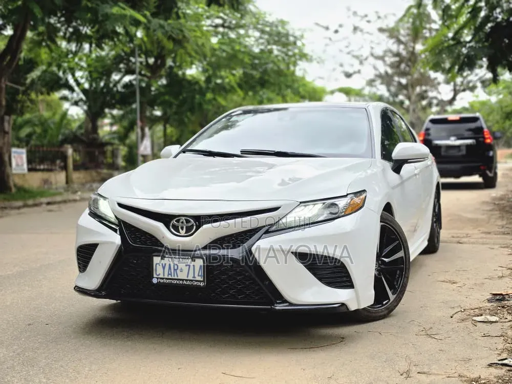 Toyota Camry XSE FWD (2.5L 4cyl 8AM) 2018 White
