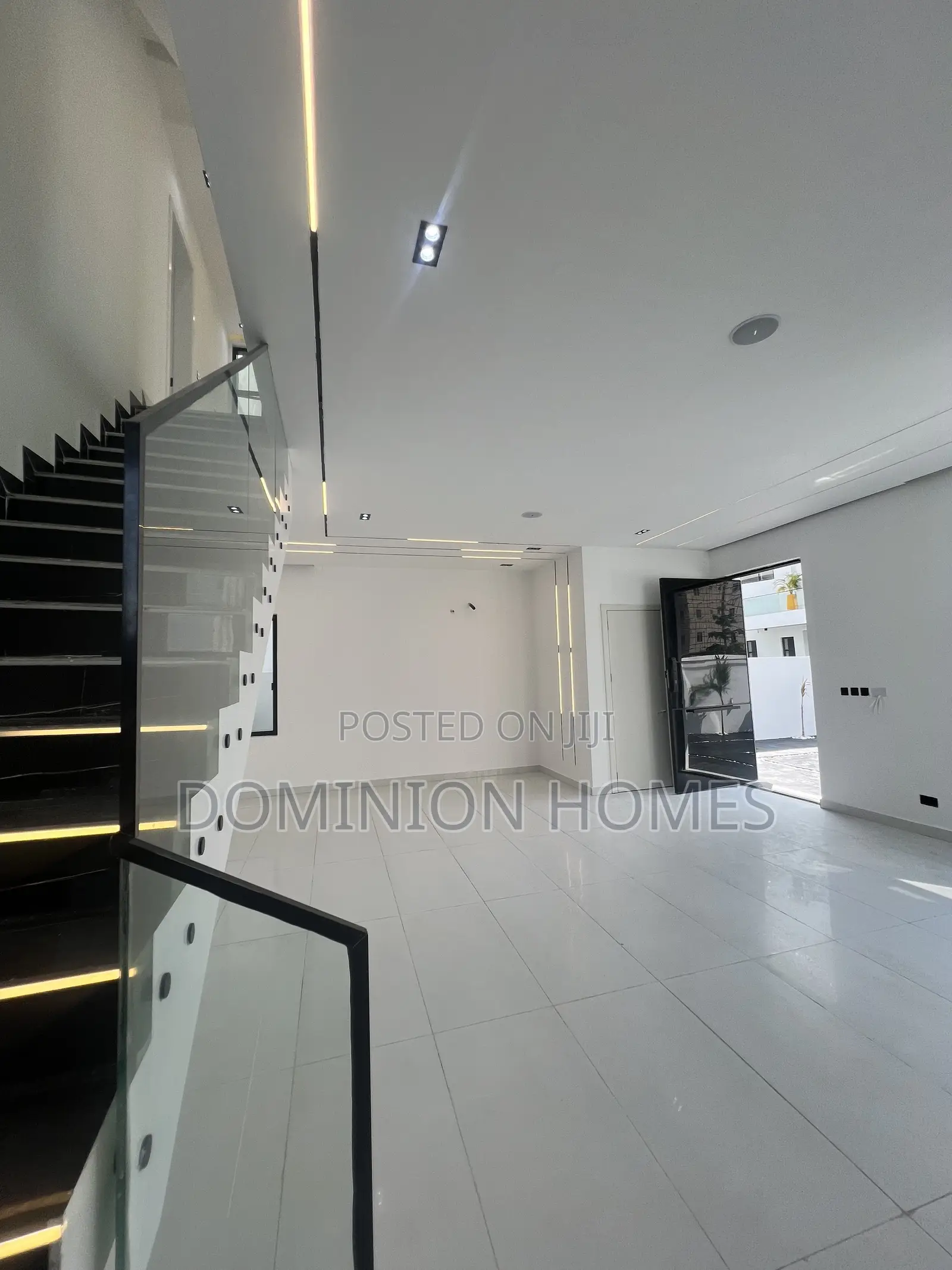 5bdrm Duplex in Lekki Expressway for sale