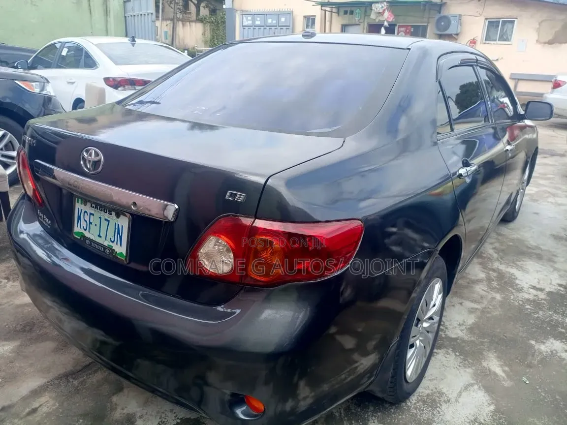 Toyota Corolla LE 4dr Sedan (1.8L 4cyl 4A) 2010 Gray