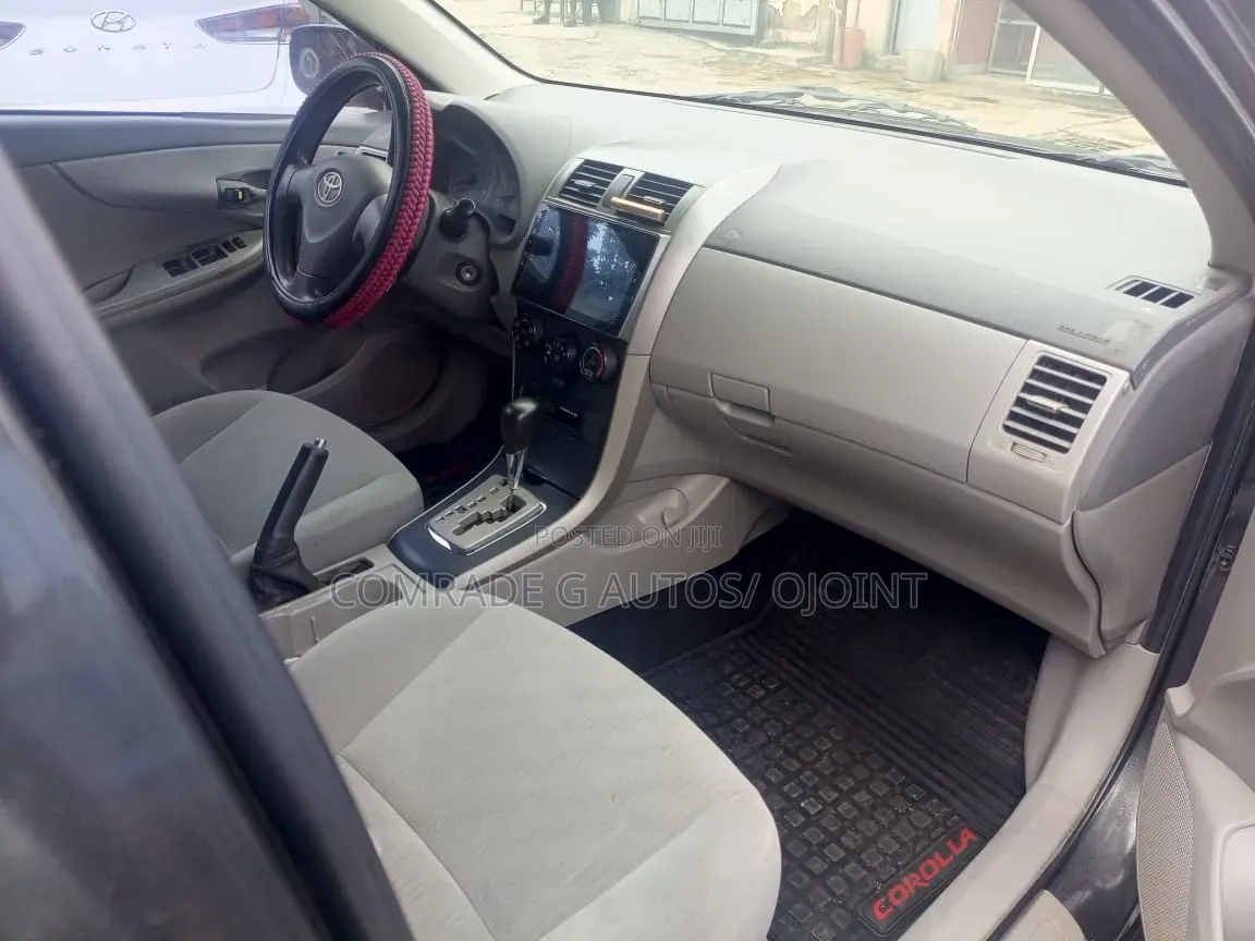 Toyota Corolla LE 4dr Sedan (1.8L 4cyl 4A) 2010 Gray