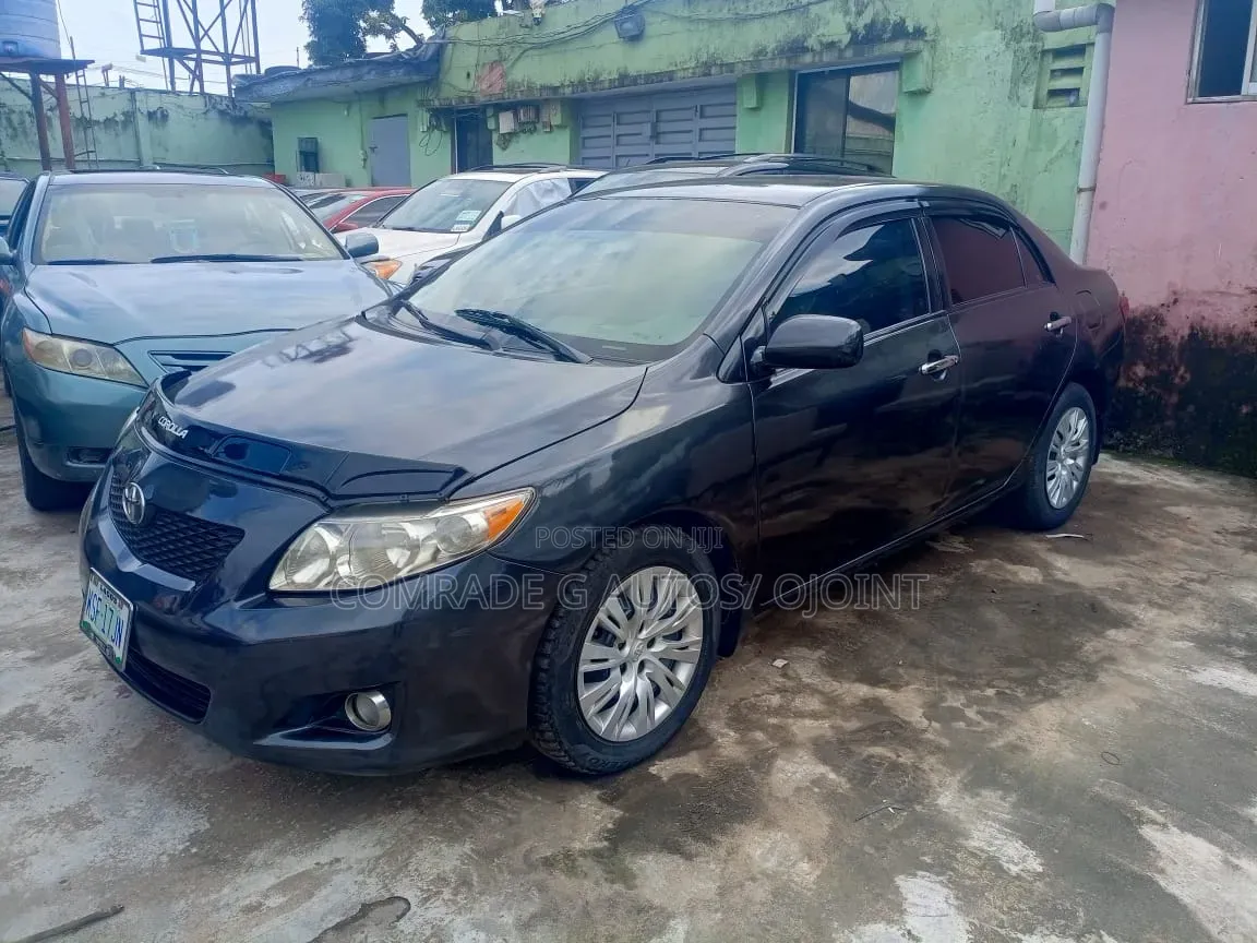 Toyota Corolla LE 4dr Sedan (1.8L 4cyl 4A) 2010 Gray