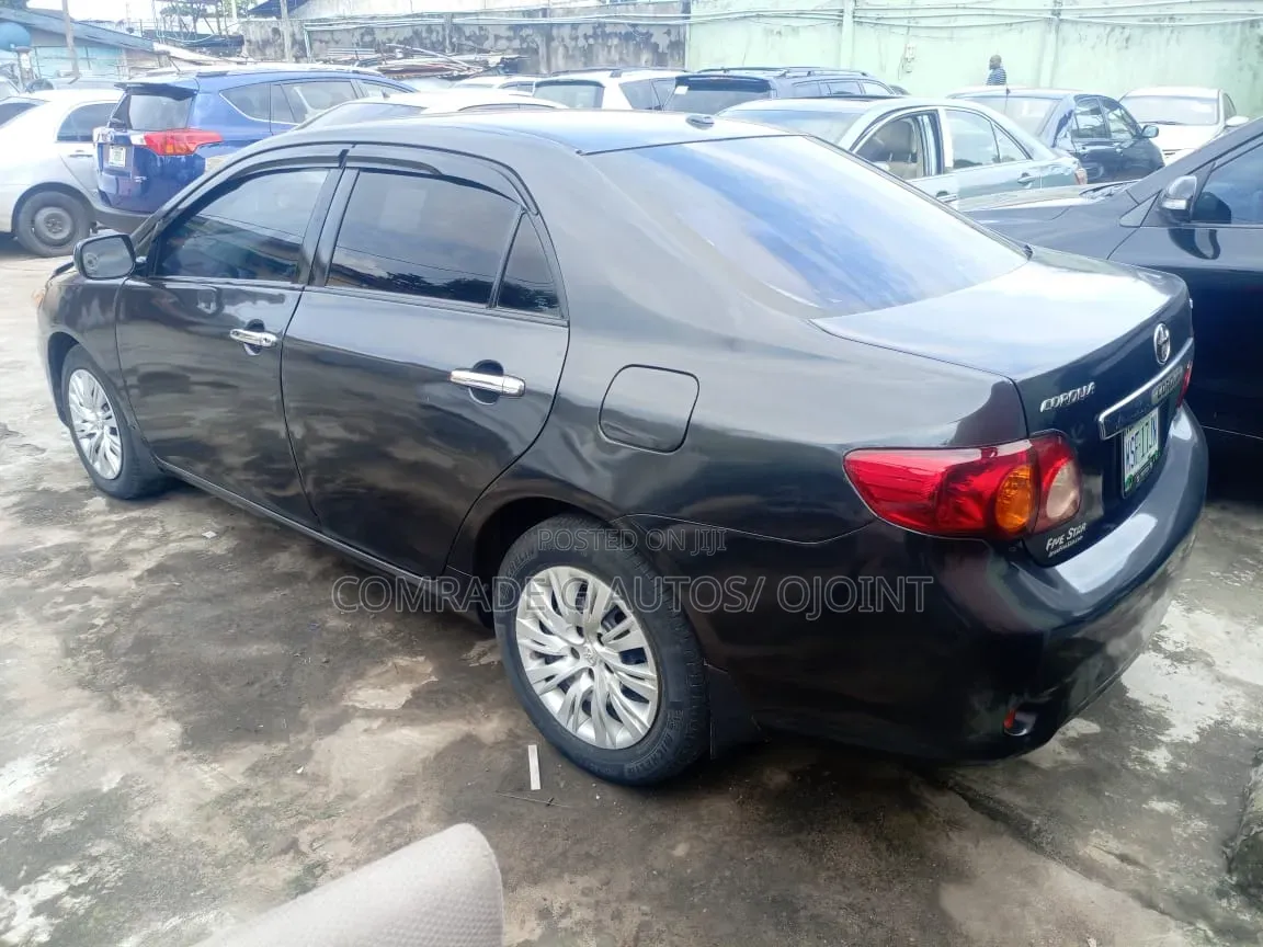 Toyota Corolla LE 4dr Sedan (1.8L 4cyl 4A) 2010 Gray
