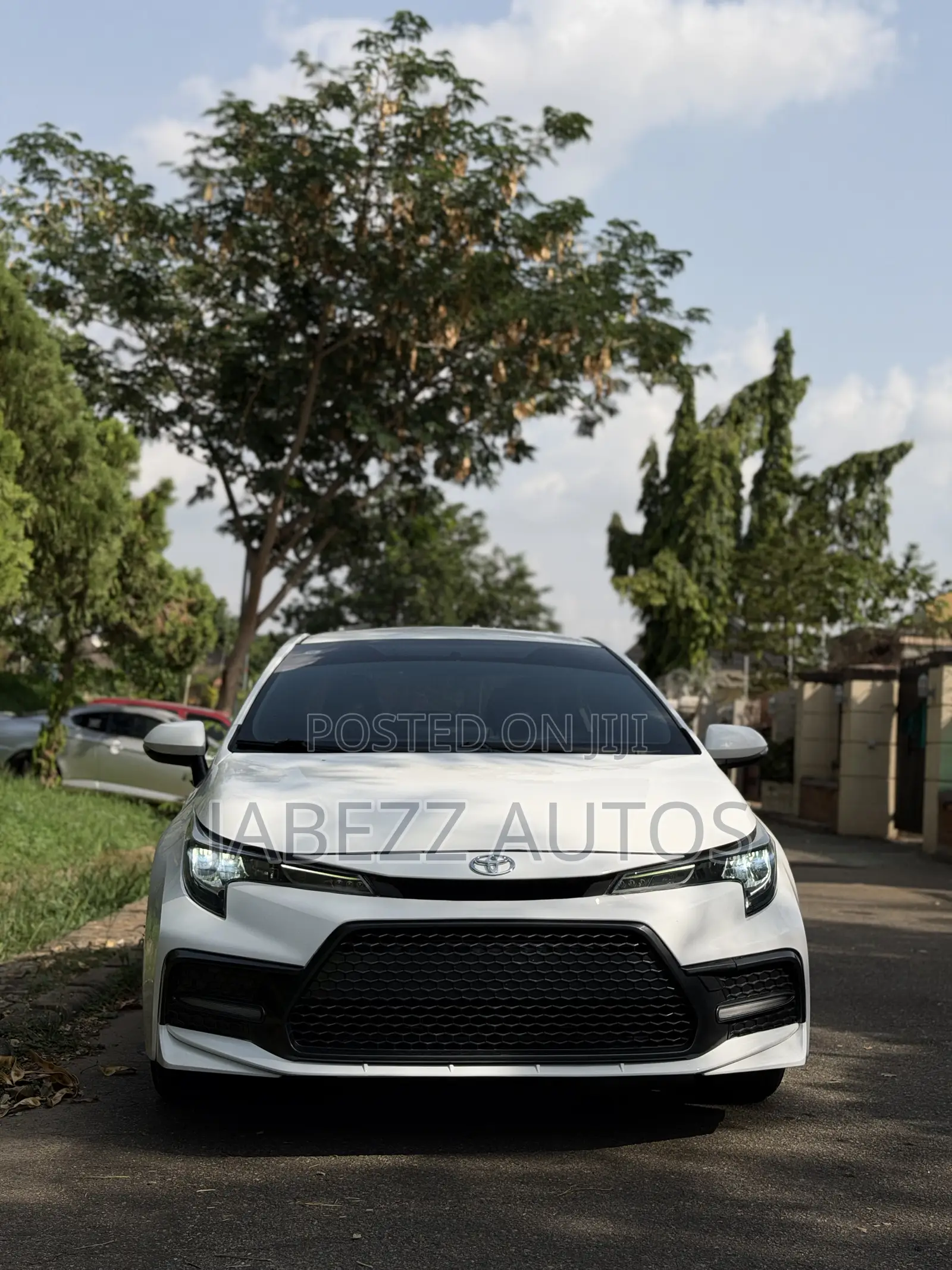 Toyota Corolla XLE 2021 White