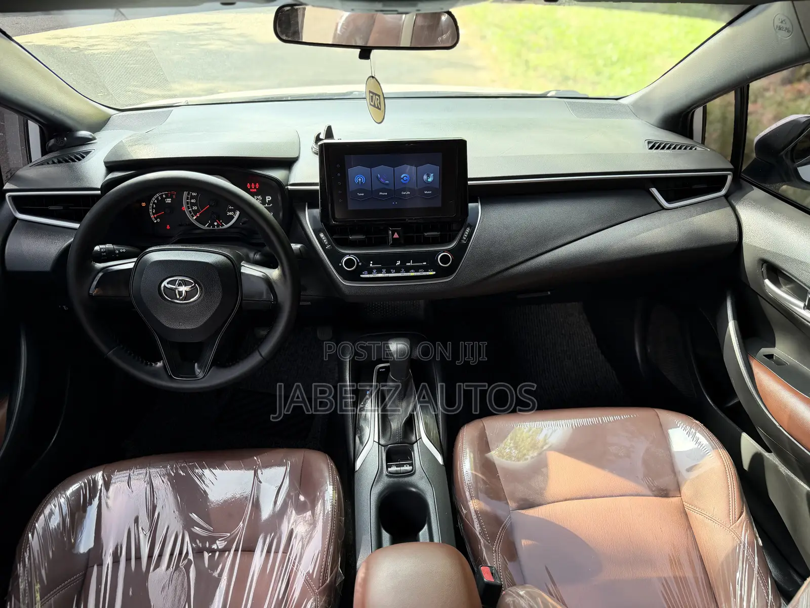 Toyota Corolla XLE 2021 White