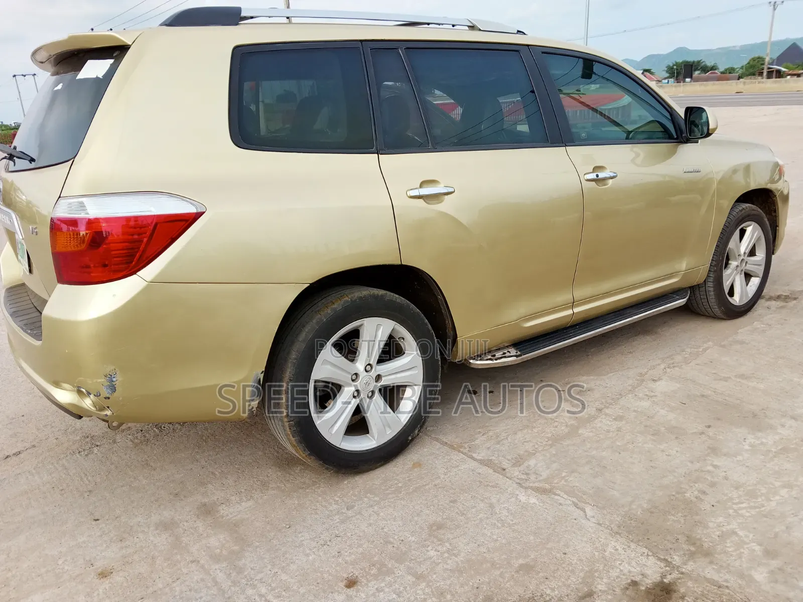 Toyota Highlander 2010 Gold
