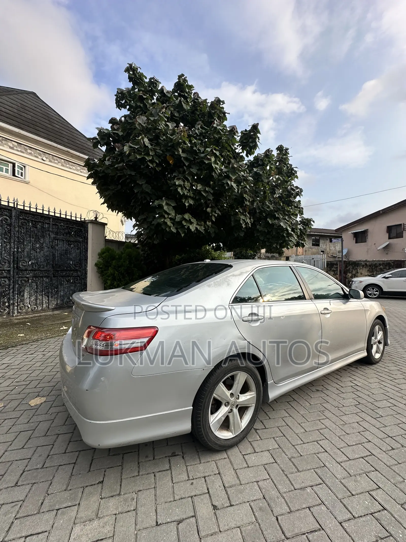 Toyota Camry SE 4dr Sedan (2.5L 4cyl 6A) 2011 Silver