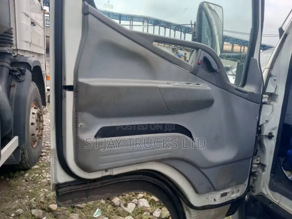Mitsubishi Fuso Tipper 2004 White