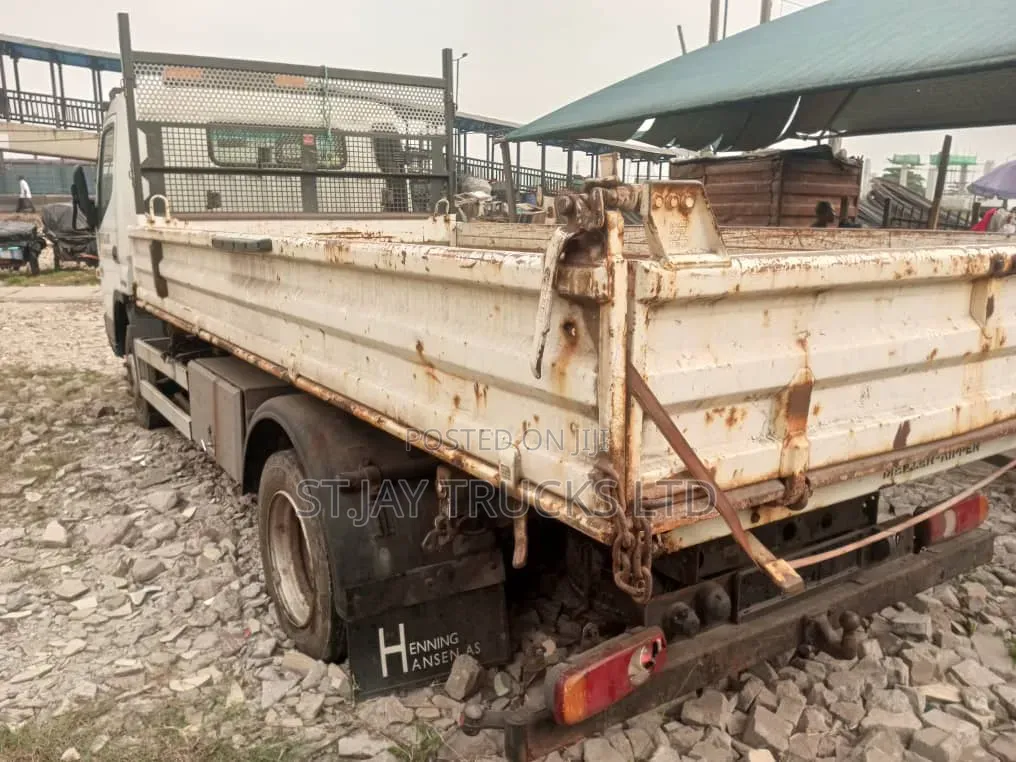 Mitsubishi Fuso Tipper 2004 White