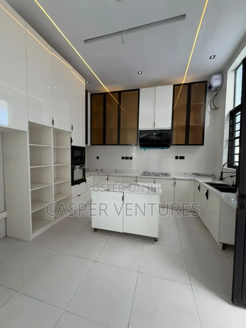 1bdrm Shared Apartment in Royal Pine Estate, Lekki Phase 2 for rent