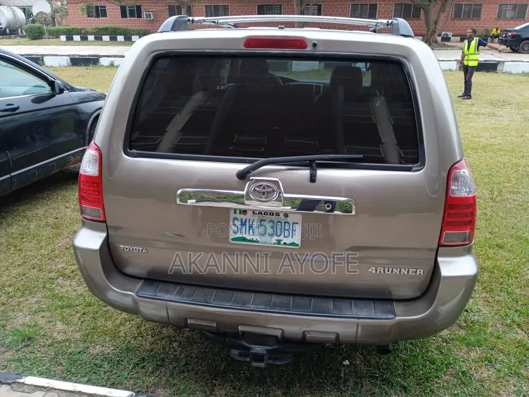 Toyota 4-Runner 2008 Gold