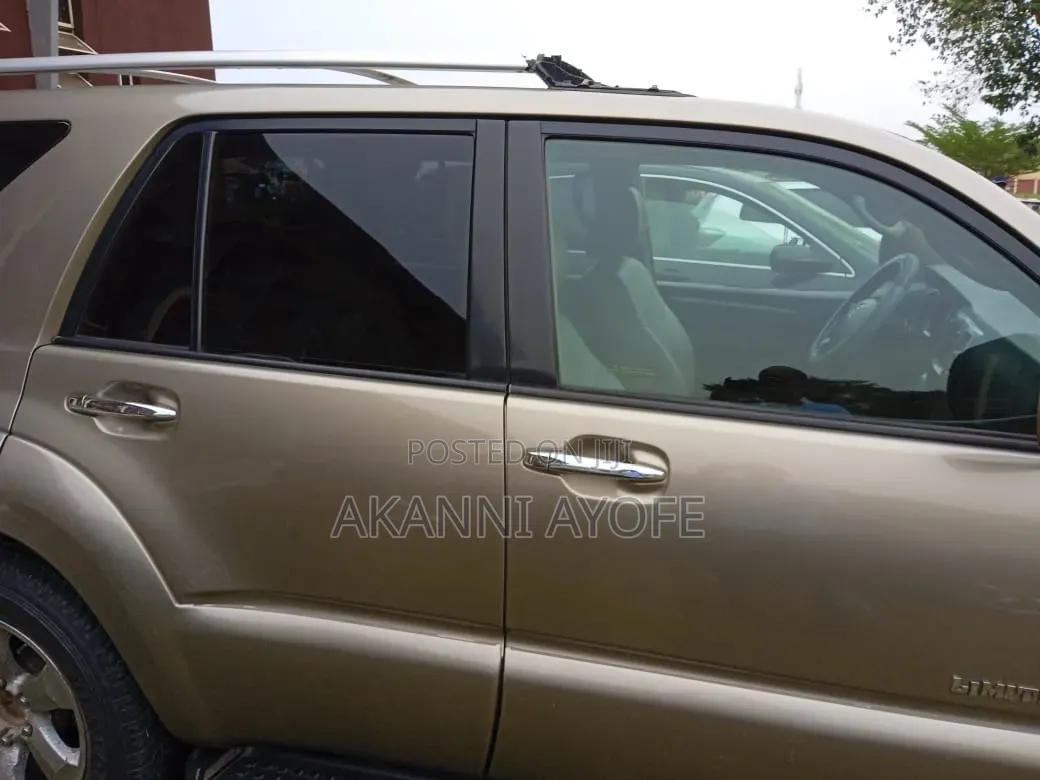 Toyota 4-Runner 2008 Gold