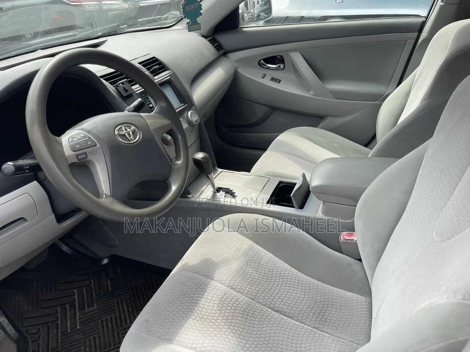Toyota Camry LE 4dr Sedan (2.5L 4cyl 6AM) 2010 Silver