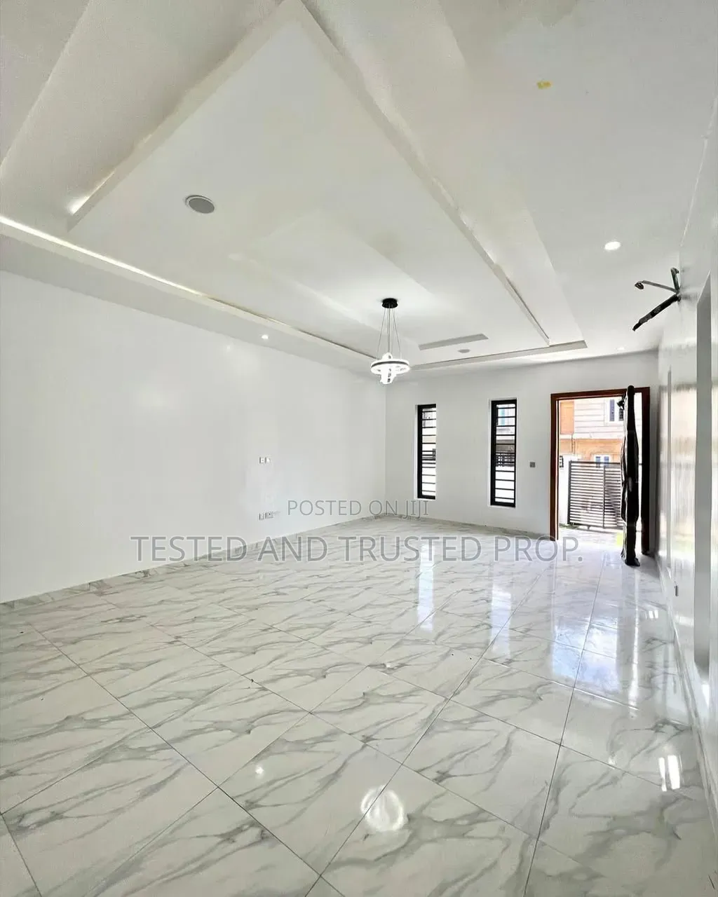 4bdrm Duplex in Chevron for rent