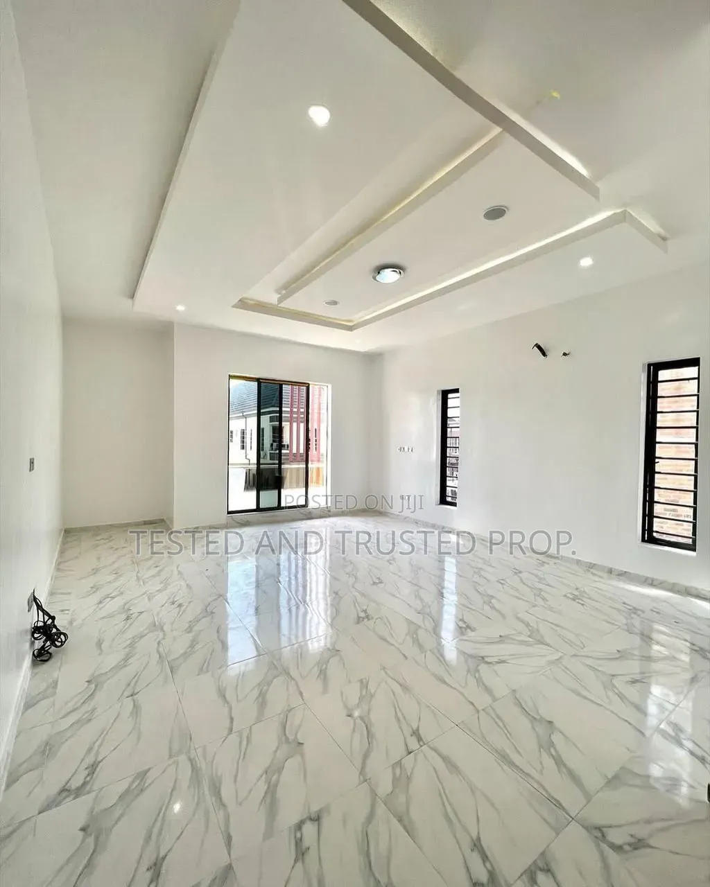 4bdrm Duplex in Chevron for rent