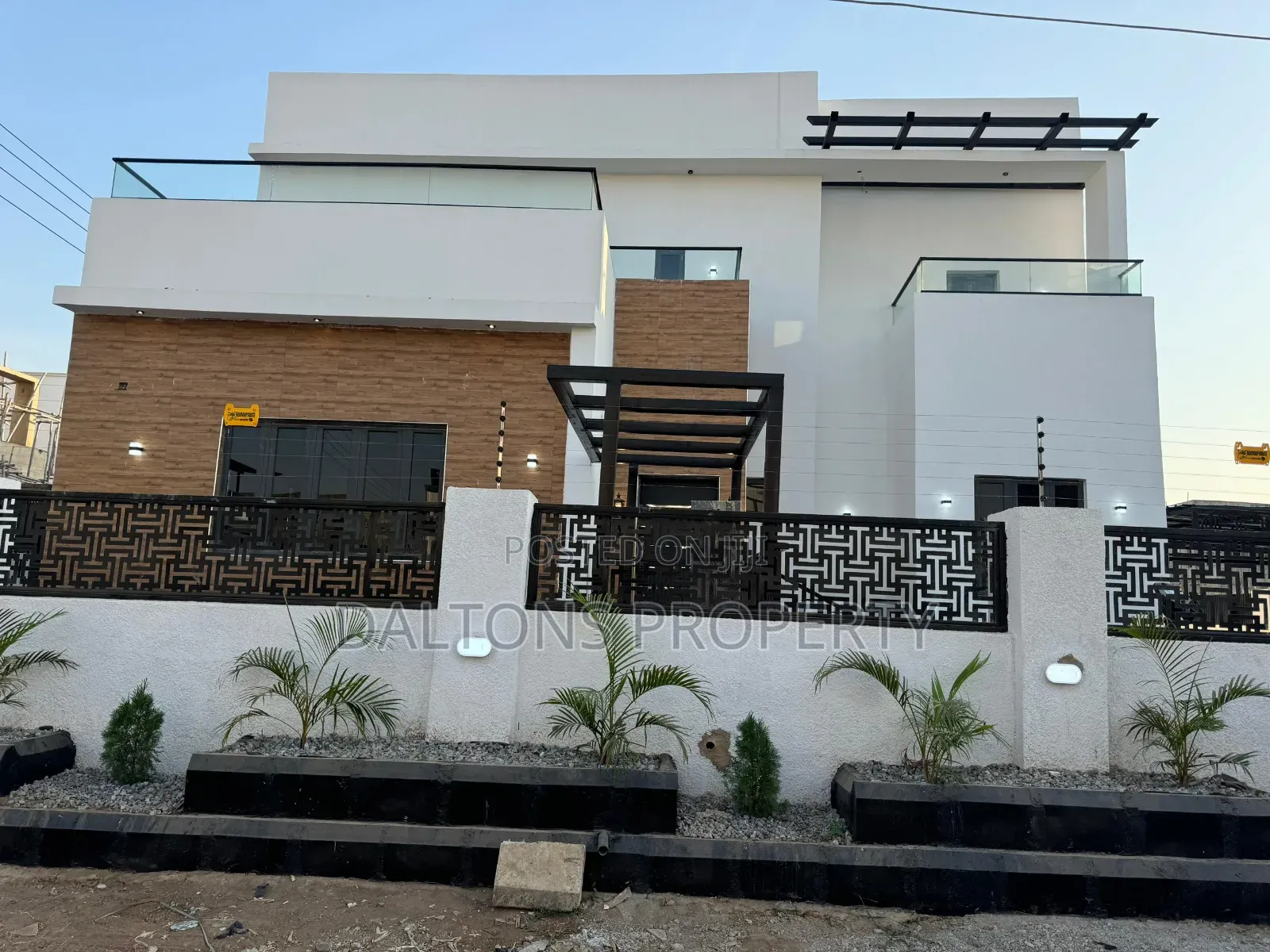 5bdrm Duplex in Crest Estate, Sabon Lugbe for sale