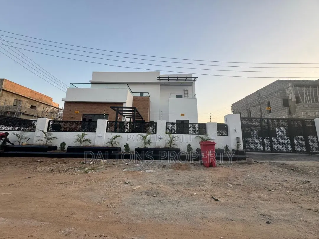 5bdrm Duplex in Crest Estate, Sabon Lugbe for sale