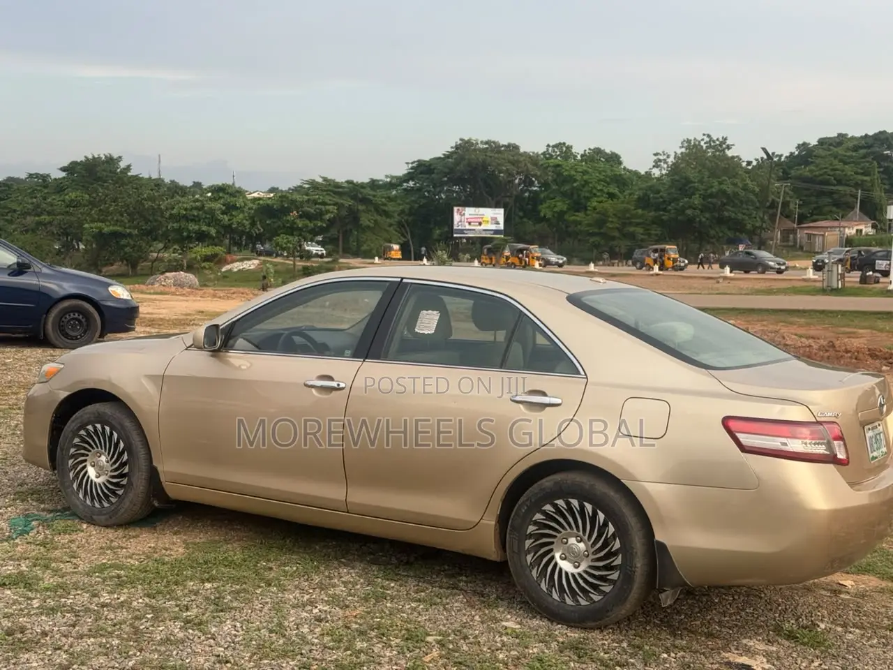 Toyota Camry LE 4dr Sedan (2.5L 4cyl 6A) 2011 Gold