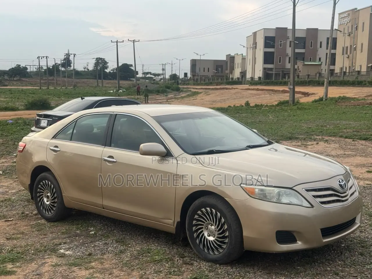 Toyota Camry LE 4dr Sedan (2.5L 4cyl 6A) 2011 Gold