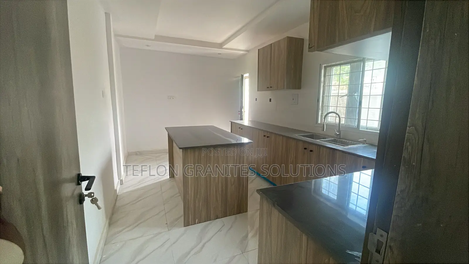 5bdrm Duplex in Apo Estate for sale
