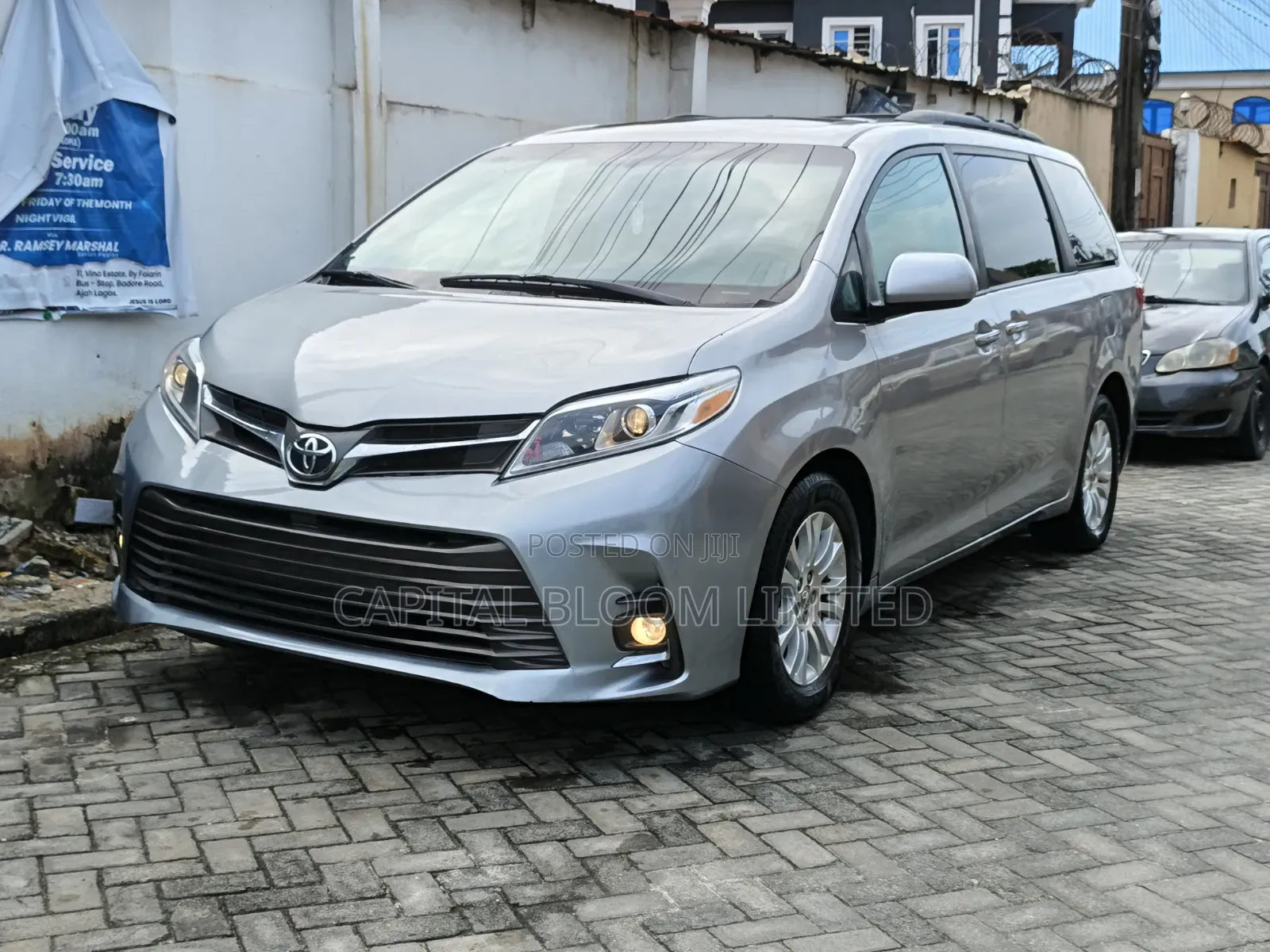 Toyota Sienna XLE (3.5L 6cyl 8A) 2018 Silver