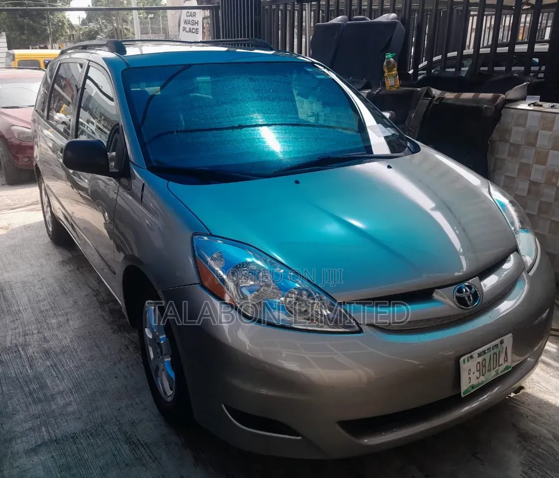 Toyota Sienna 2007 Gold