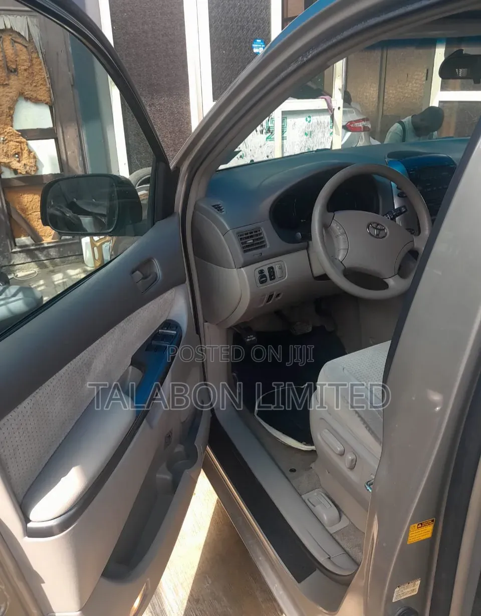 Toyota Sienna 2007 Gold
