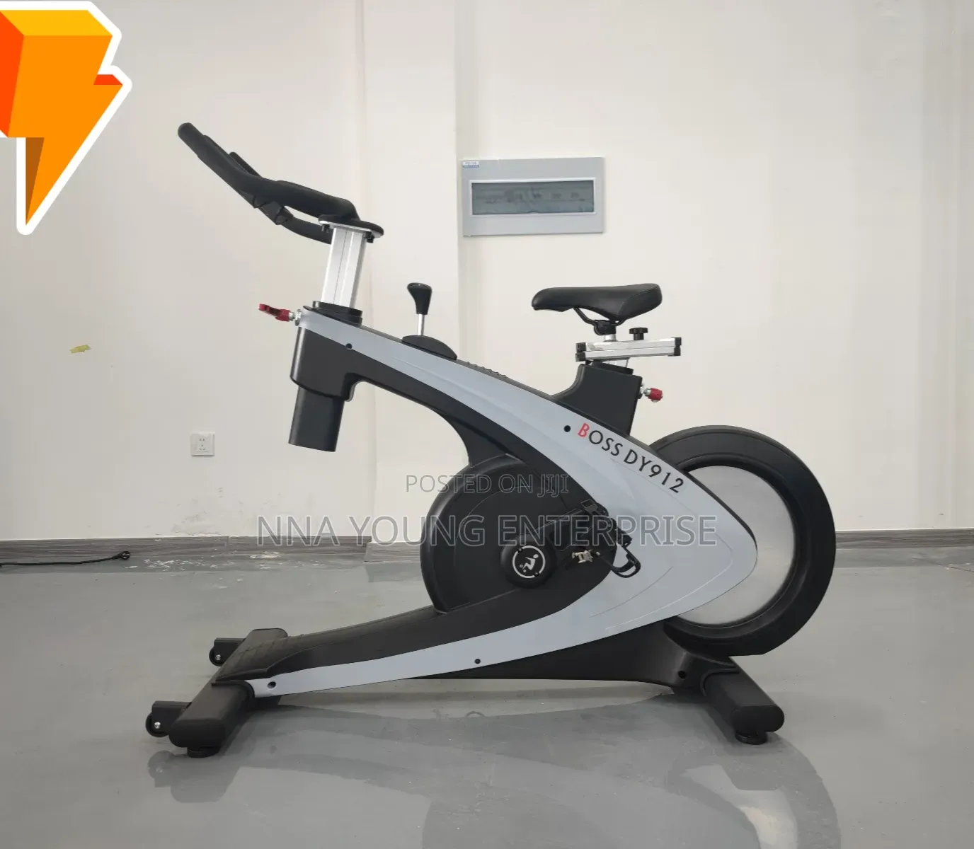 Boss Commercial Spinning Bike, Model Dy912, Designed for Heavy-Duty