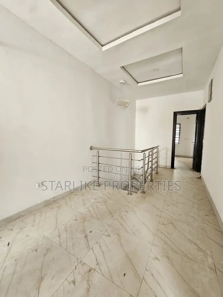 4bdrm House in Lekki Phase 1 for sale