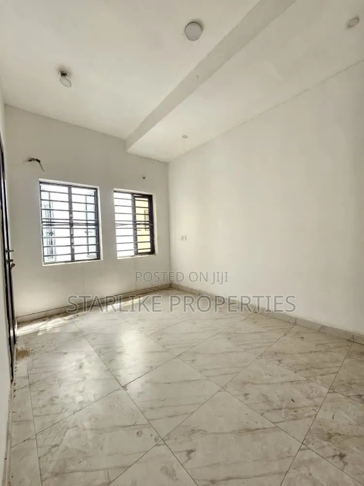 4bdrm House in Lekki Phase 1 for sale