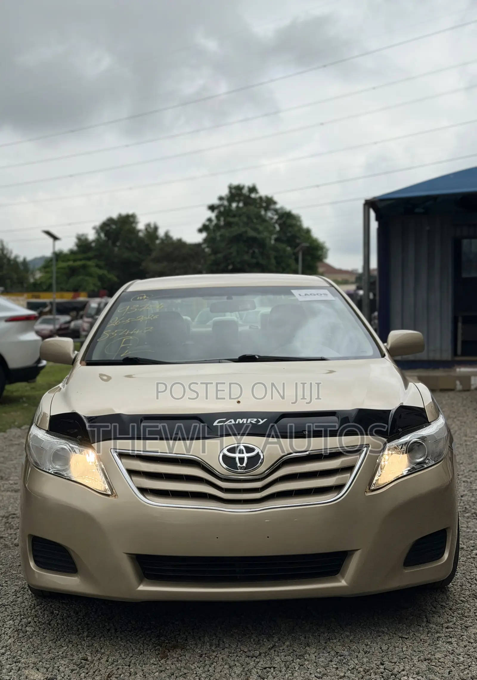 Toyota Camry LE 4dr Sedan (2.5L 4cyl 6A) 2011 Gold