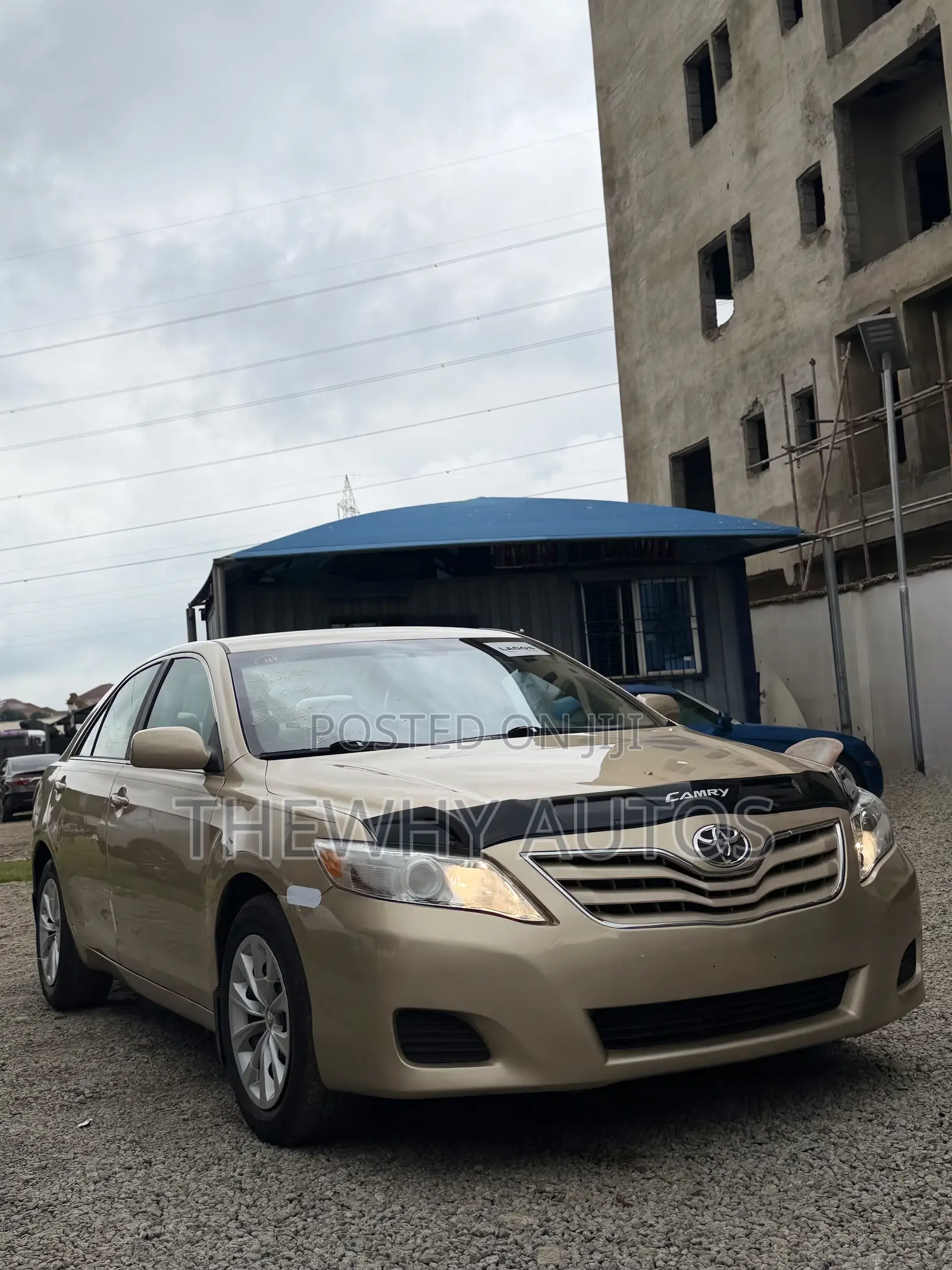 Toyota Camry LE 4dr Sedan (2.5L 4cyl 6A) 2011 Gold