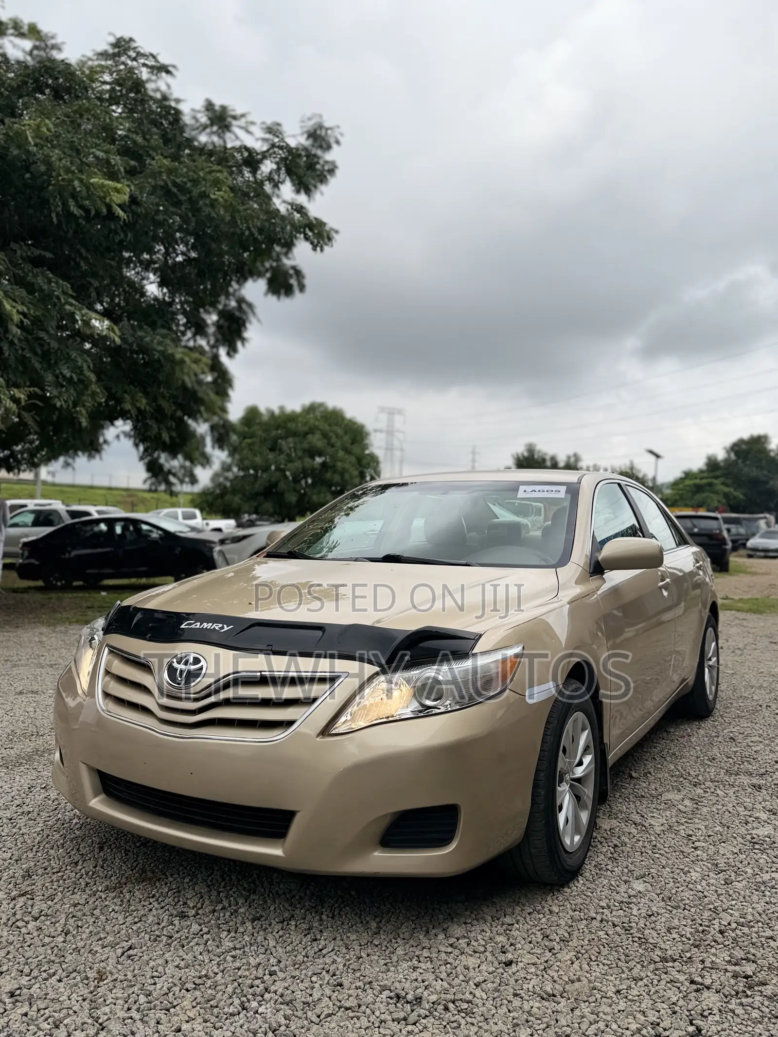 Toyota Camry LE 4dr Sedan (2.5L 4cyl 6A) 2011 Gold